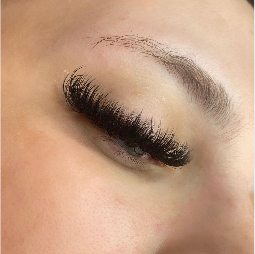Mega-Volume Lash Extensions