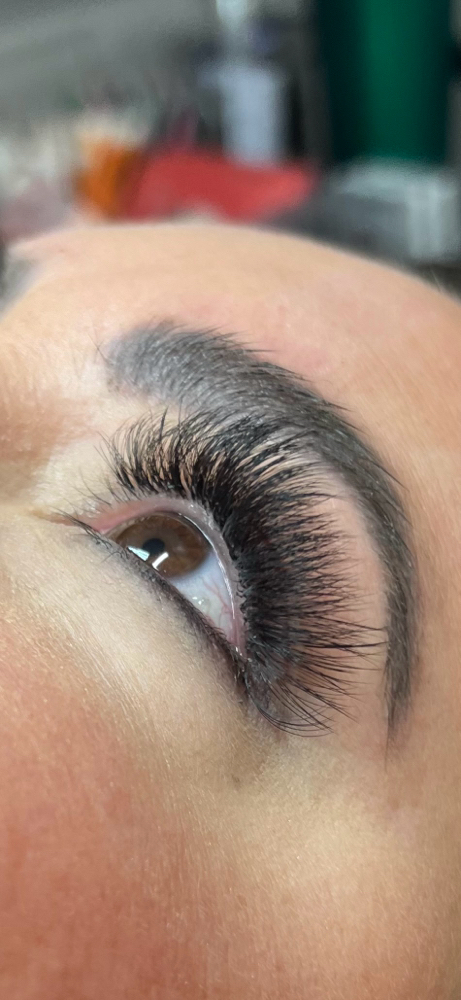 FULL SET MEGA VOLUME LASHES