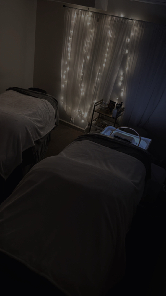 Massage & Headspa Side By Side