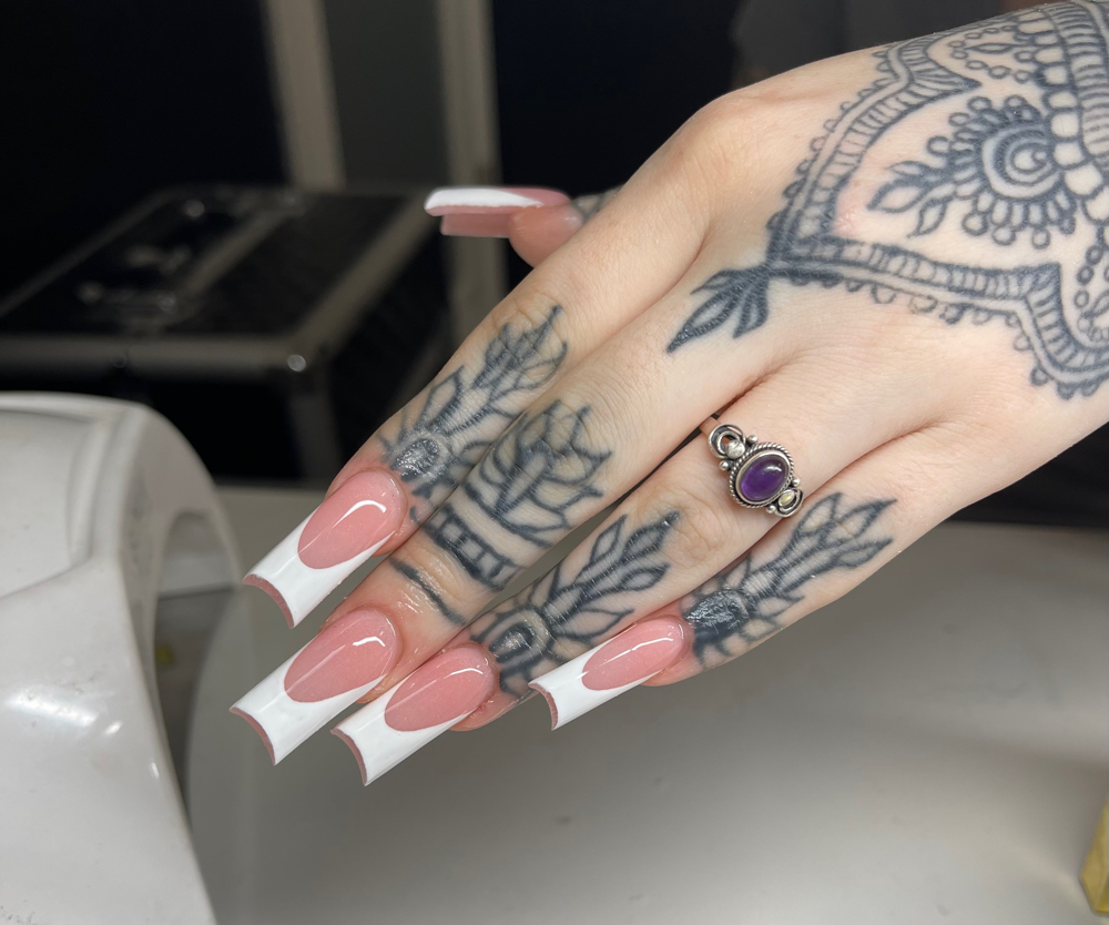 FRENCH TIP / V-CUT