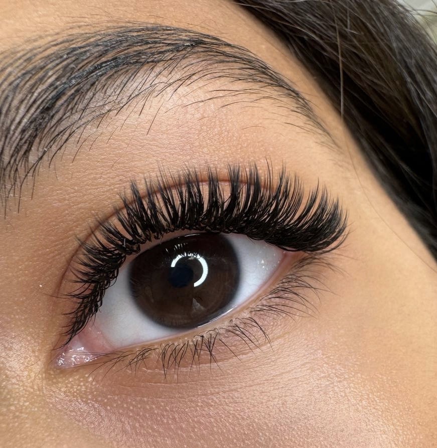 Wet Look Lash Extensions. Full set