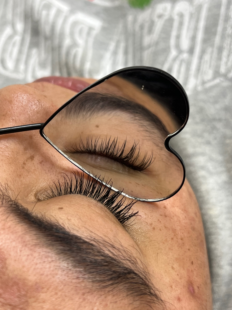 Classic Lash Extentions at True Beauty Esthetics LLC in Palmview, TX