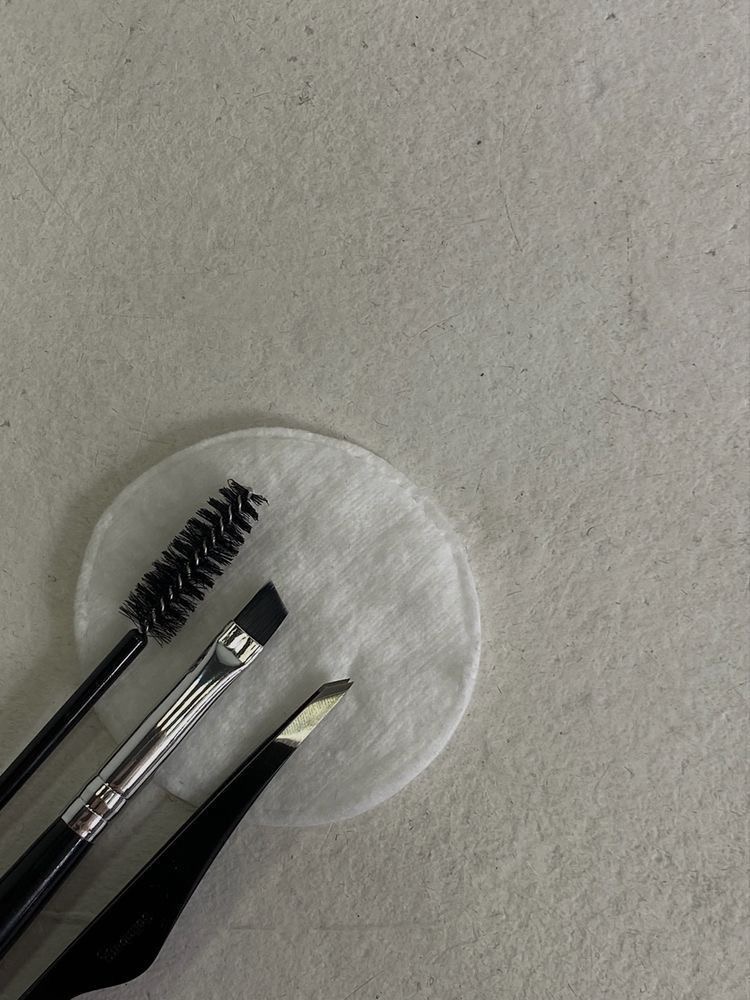 Eyebrow Tint & Wax