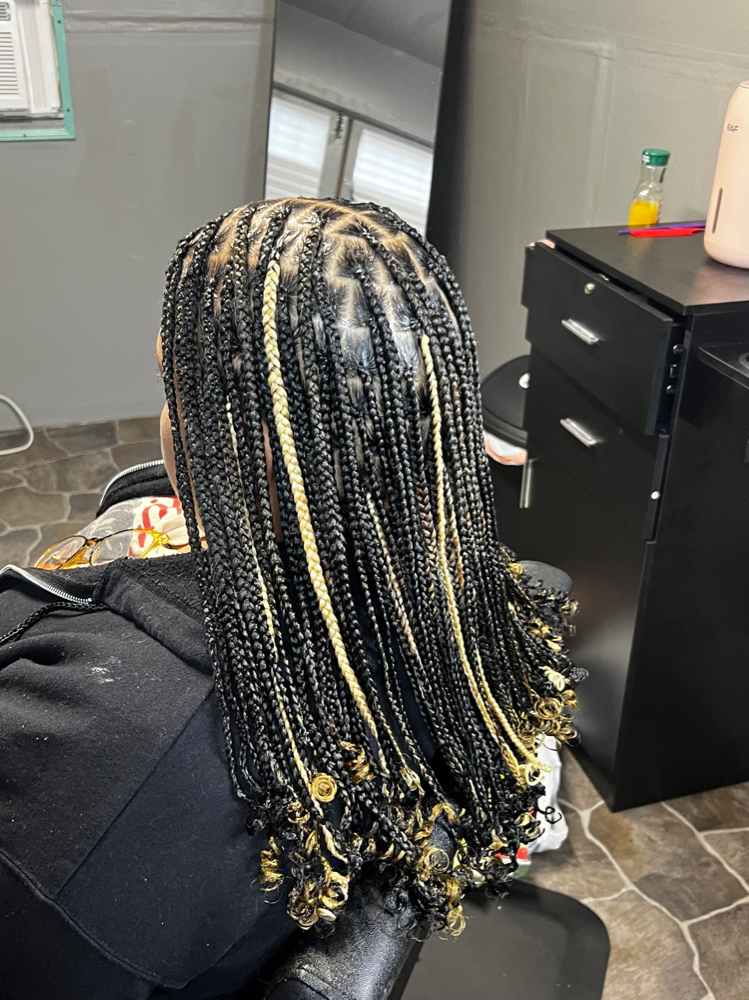 Knotless Bob (Curly Ends Only)