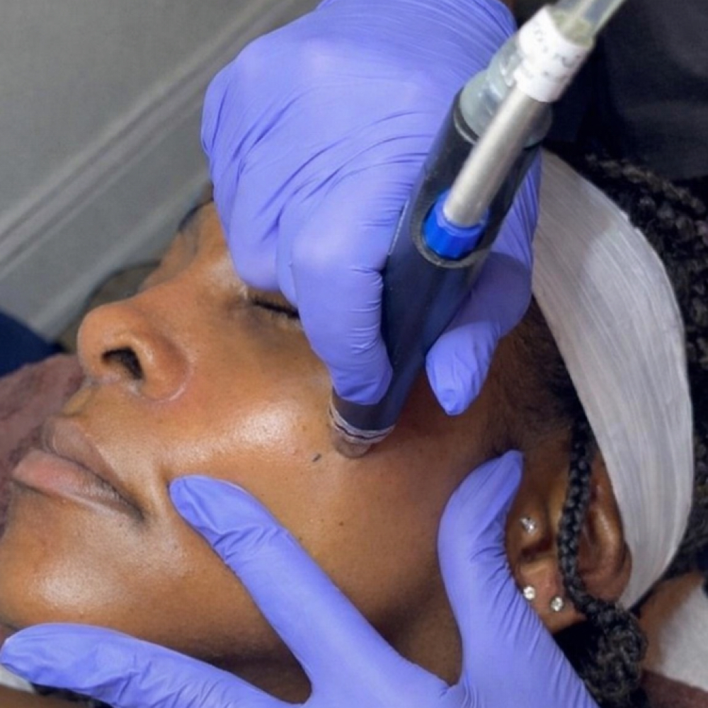 Bare GLOW Express HydraFacial®