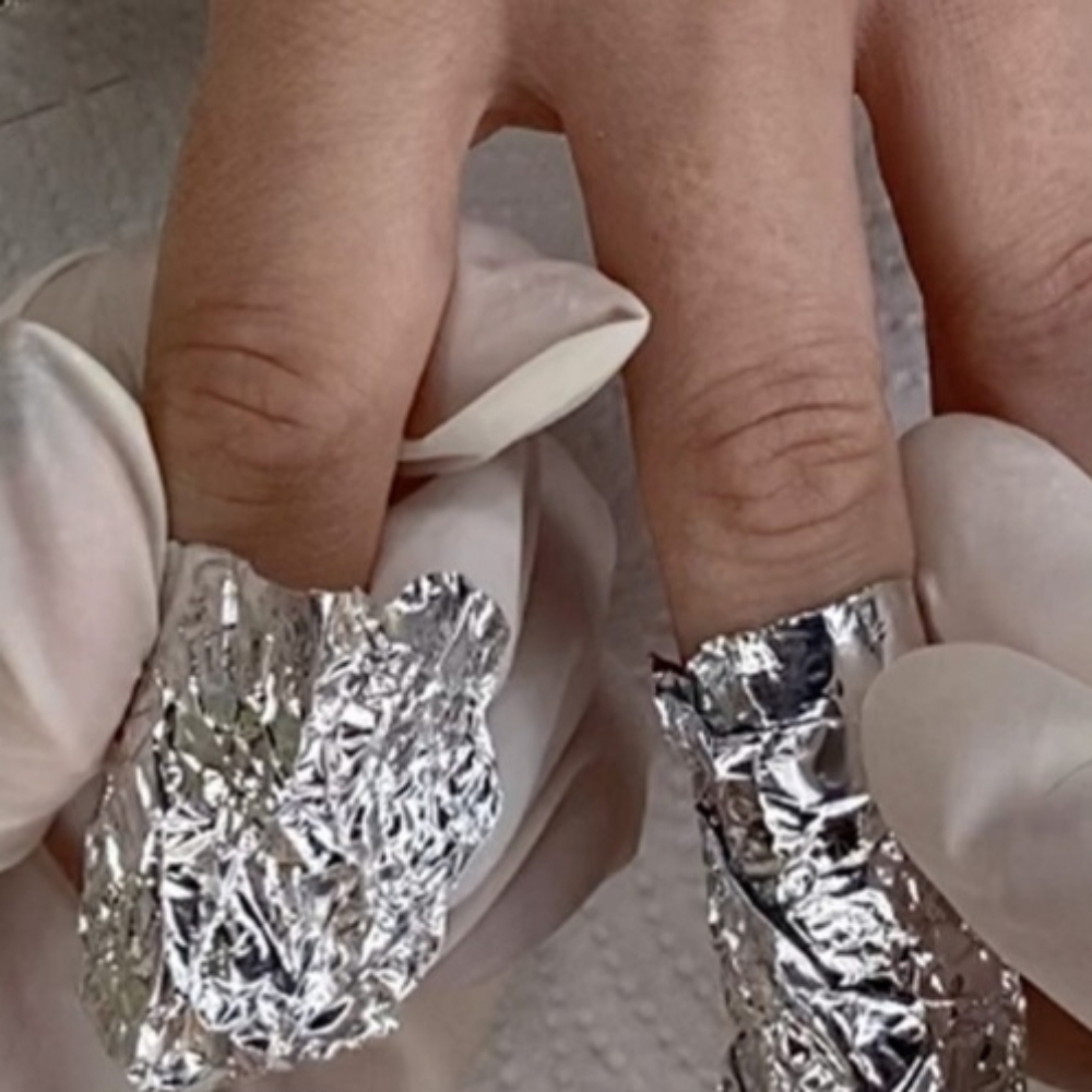 Retiro de uña artificial at The Topcoat Nails_Studio in Miami, FL