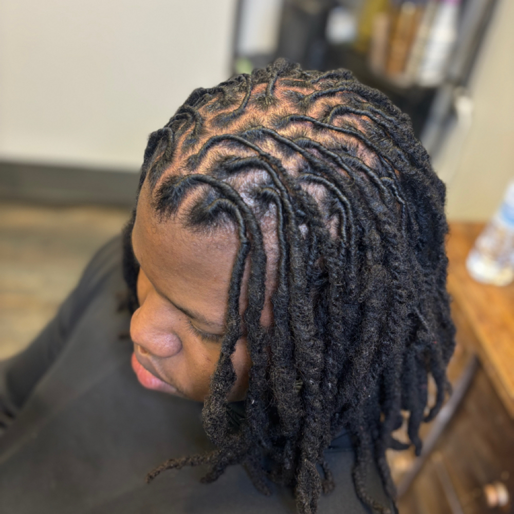 Loc Retwist at Some Like It Loc’d in Chandler, AZ