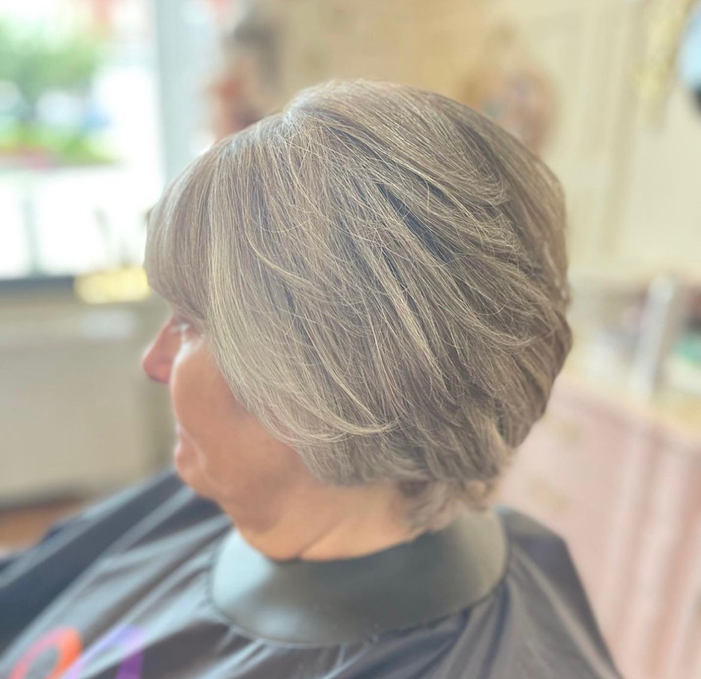 Short Hair Cut Shampoo & Style