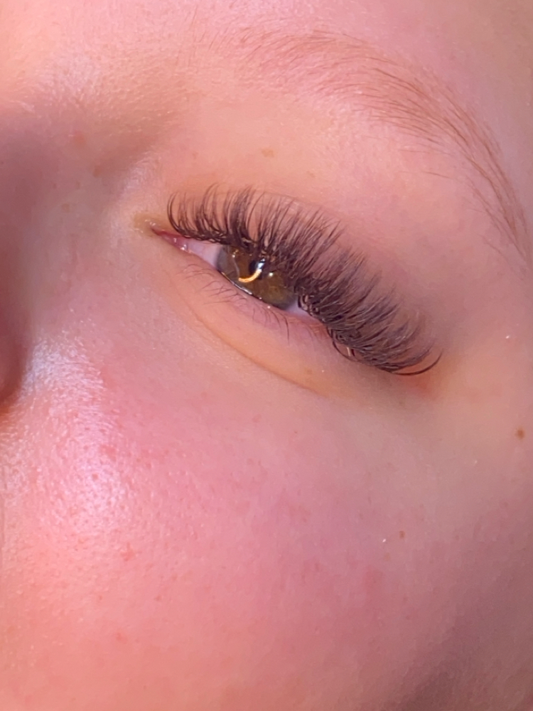Lash Extensions: Traditional Method