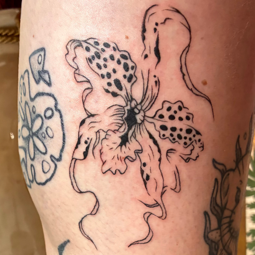 Medium Apprentice Tattoo🌸(4-6in) at flores de tinta in Tampa, FL