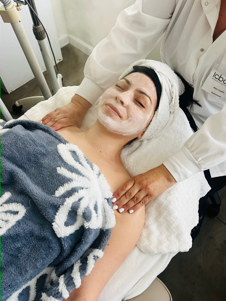 Massage and Glow Facial