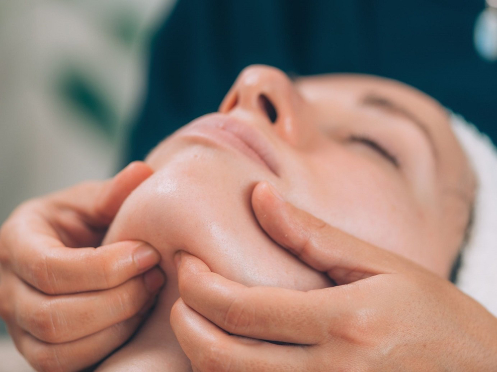 Lymphatic Drainage Facial