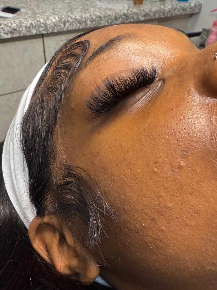 Custom Volume Eyelash Extensions