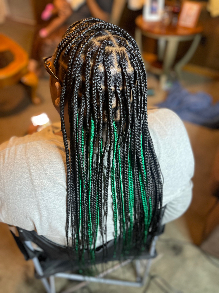 MEDIUM KNOTLESS at Crownedbyshanti in Pontotoc, MS