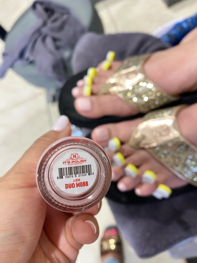 Classic Pedicure W/gel