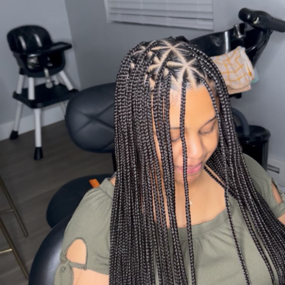 Medium Mid Back Knotless at Niyahsnotoriousstyles in Tukwila, WA