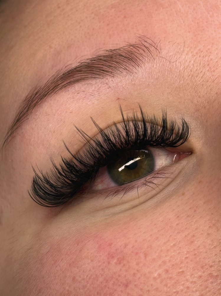 Wispy Volume Lashes