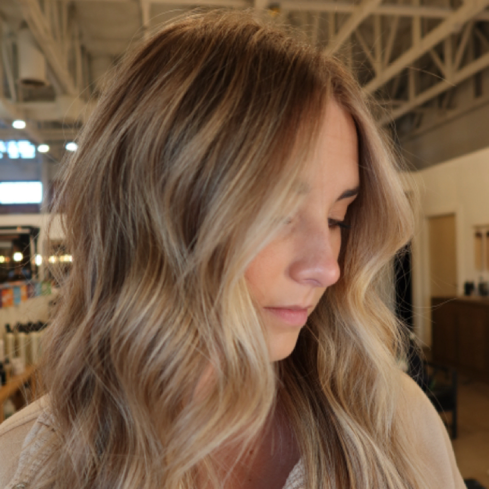Mini Face Frame Highlight at Manes By Dom in Goodyear, AZ