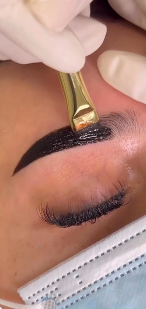Eyebrow tinting And Shapeing