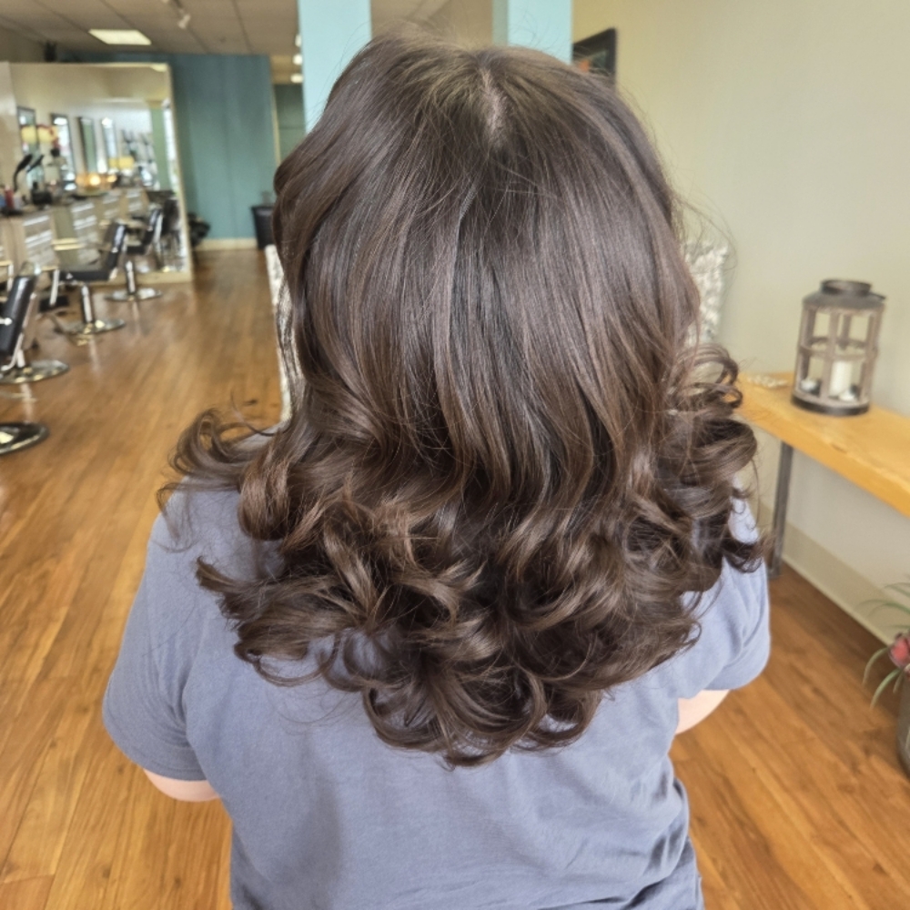shampoo and style at Beauty By Alexis in Louisville, KY
