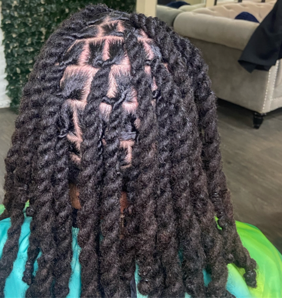 Adult Wash/Retwist/Style Special🔥 at Ari Locs and Styles in Cincinnati, OH