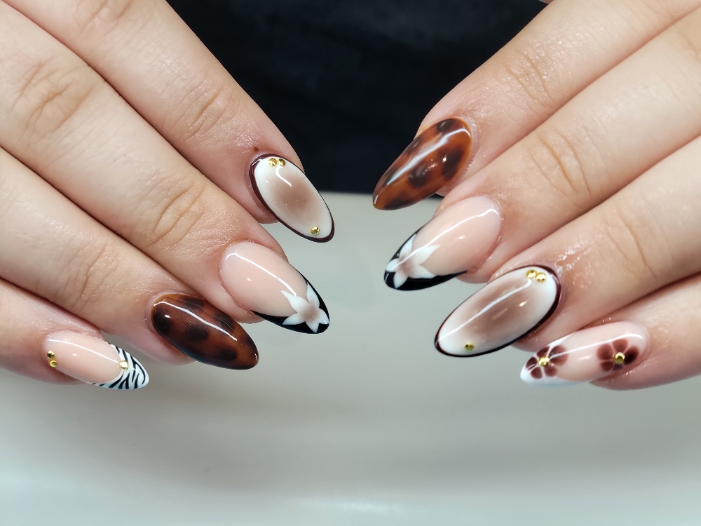 MED ACRYLICS + DESIGN
