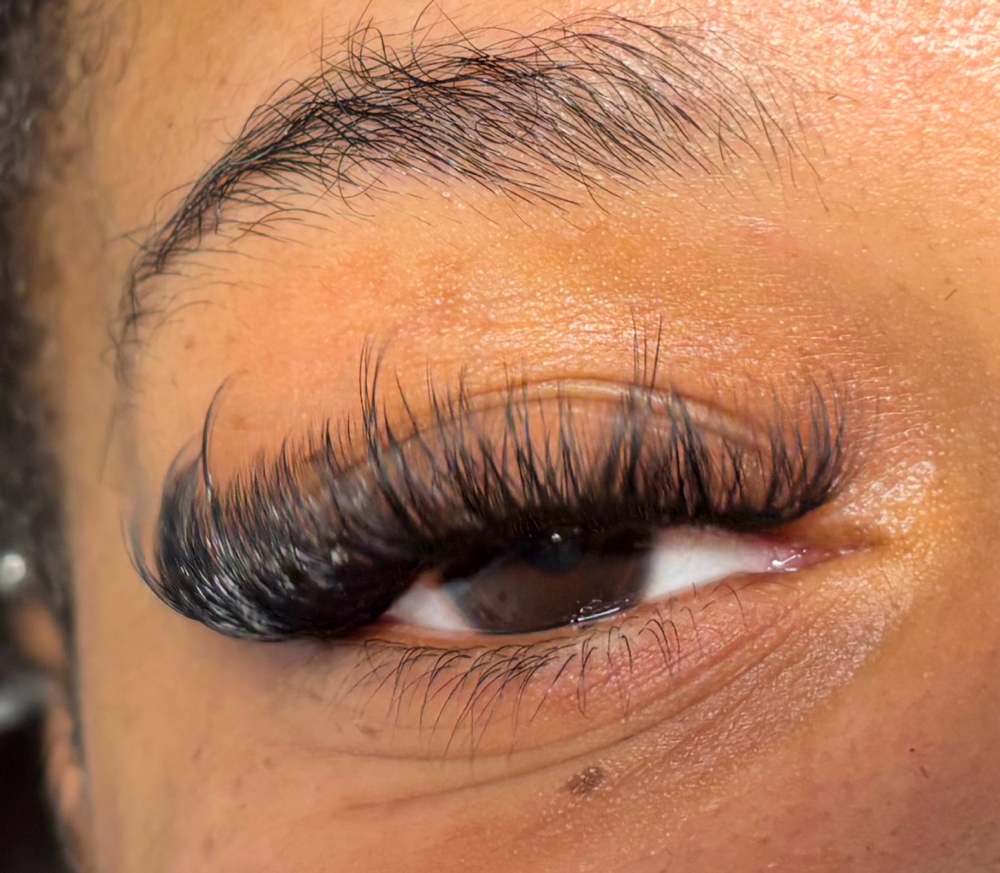Classic Wispy Lash Extensions at Boujiexblinkzz LLC in Little Rock, AR