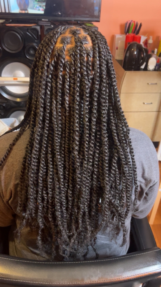 Smedium Sengelese Twist at Kenya's Dash Of Beauty in Murfreesboro, TN