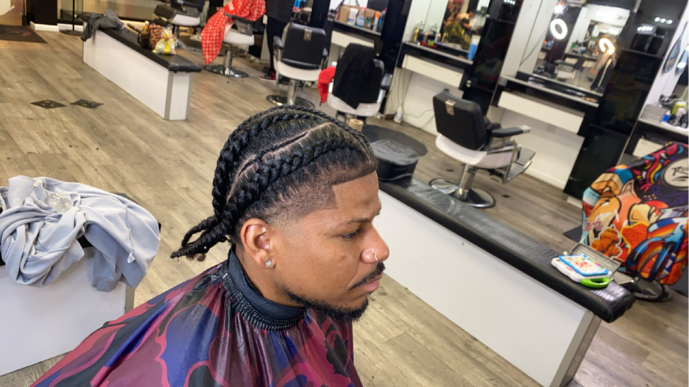 Line Up at Q The Barber in El Cajon, CA