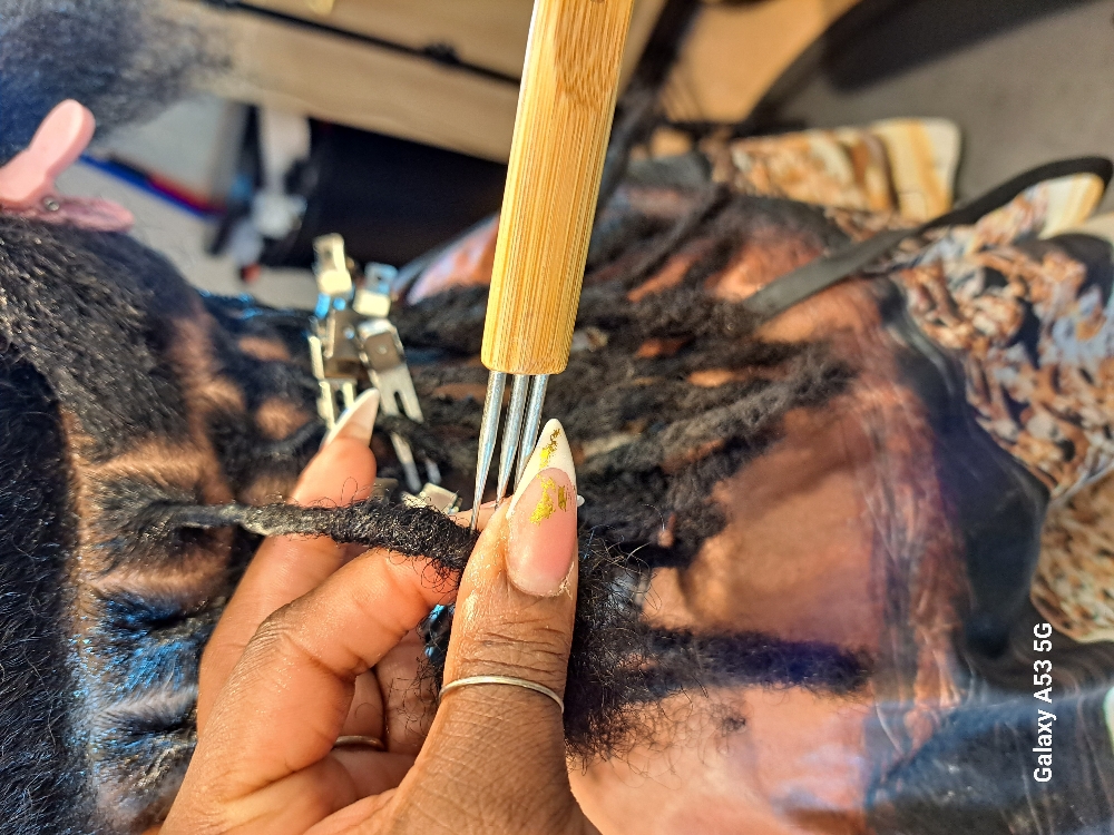 Instant Locs(medium/large)