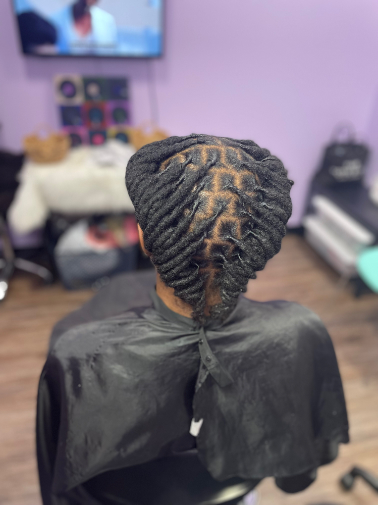 Retwist w/style (Barrel Twist) at Thahairtherapist in Houston, TX