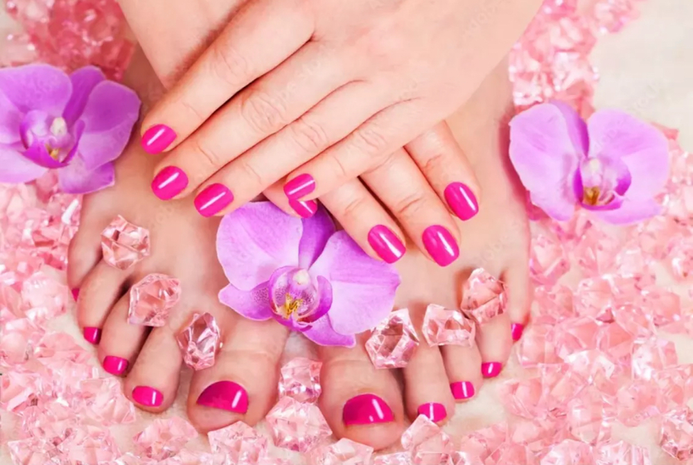 Deluxe Gel Or Dipping Mani And Pedi