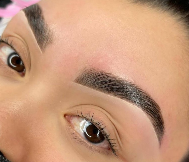 Brow Shaping & tint