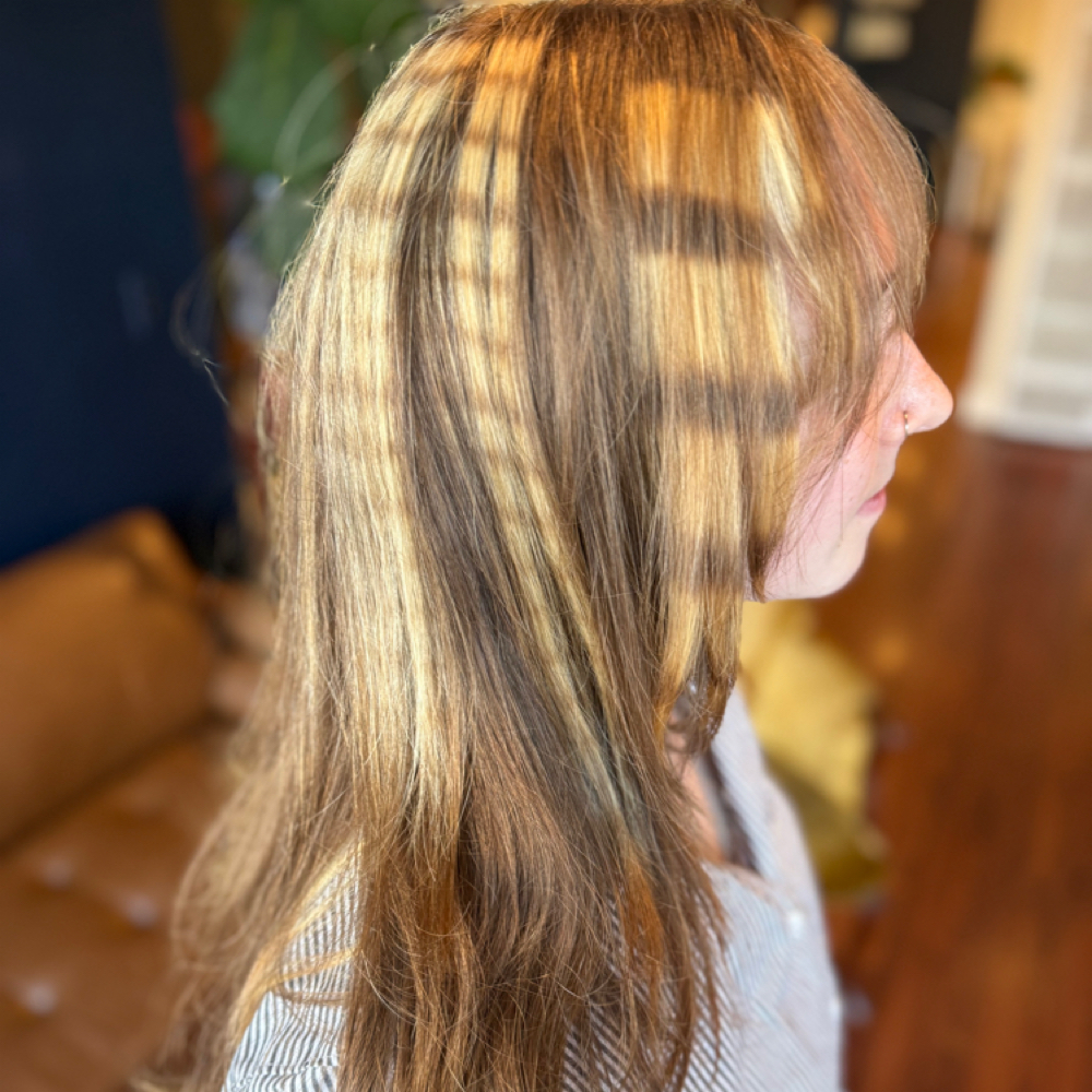 Mini Vivid at Foils Beauty in McKinleyville, CA