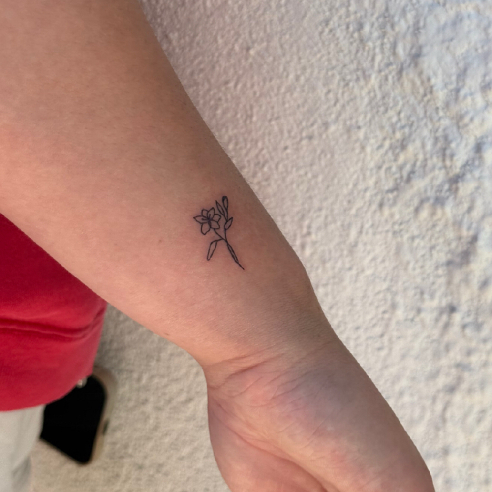 FLASH TATTOO WITH @amariisonn at DAZEY AESTHETIC COLLECTIVE in Phoenix, AZ