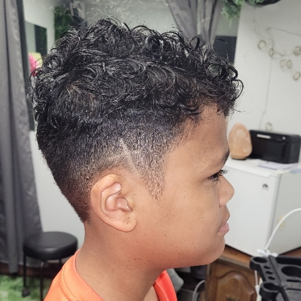 Hot Towel Clipper Haircut at Cre8ive Salon in Maud, TX