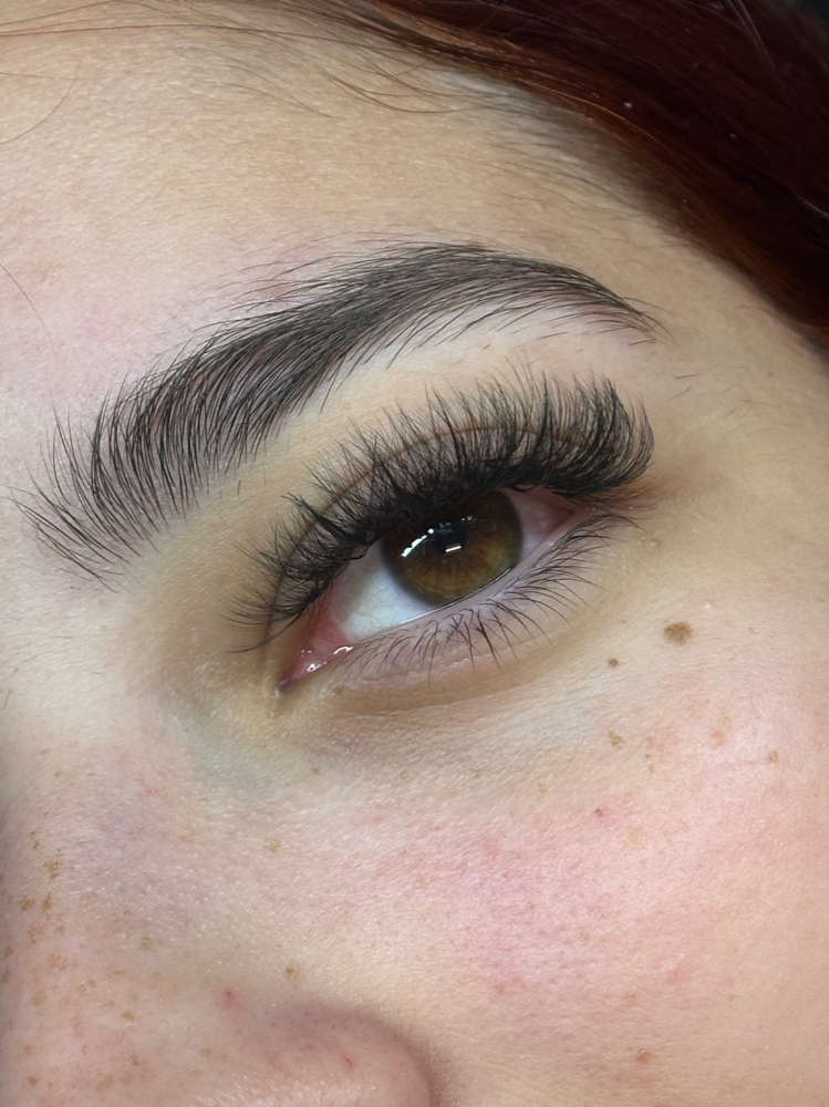 Extension De Pestañas Volumen at Saya Style in Austin, TX