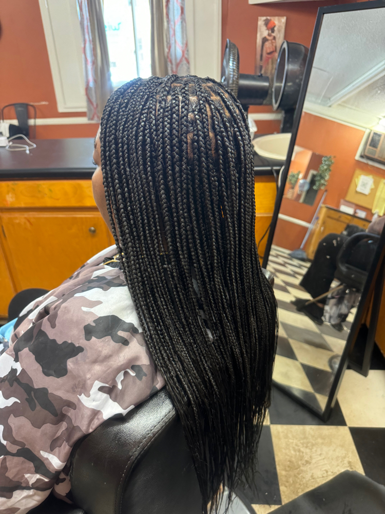 Smedium Knotless Braids