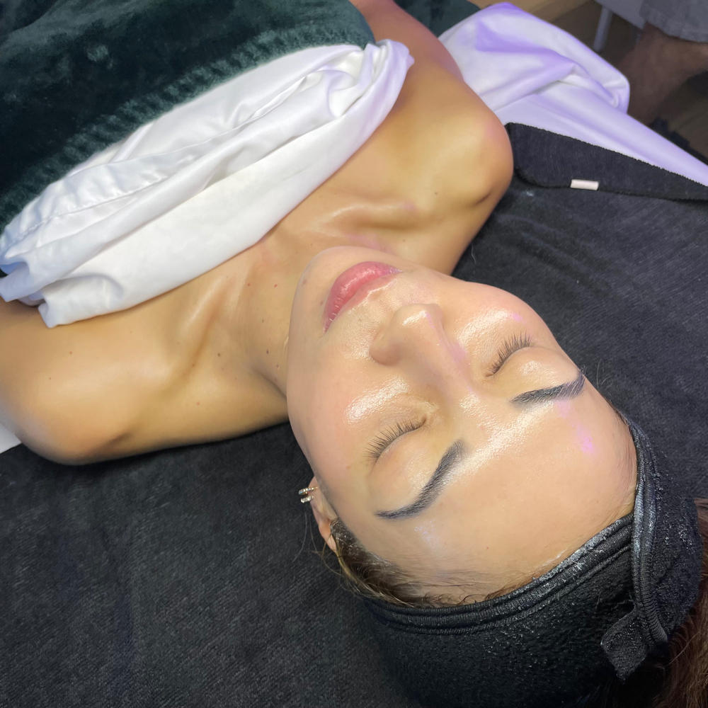 Vivid Brightening Facial