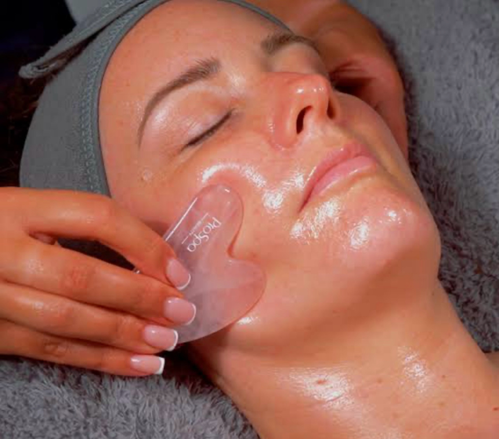 Rose Quartz Facial Roller Massage