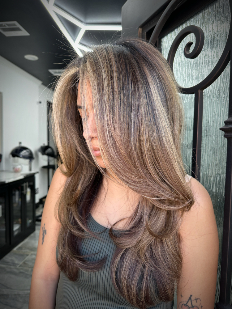 Shampoo + Blowout + Style