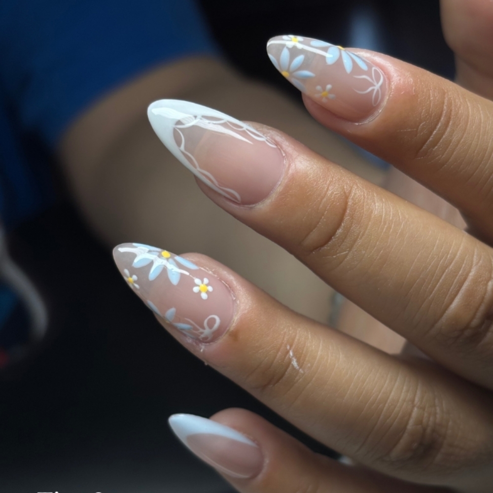 Yesi | Lead Manicurist at Mariposa Nails & Beauty Bar in Round Lake, IL