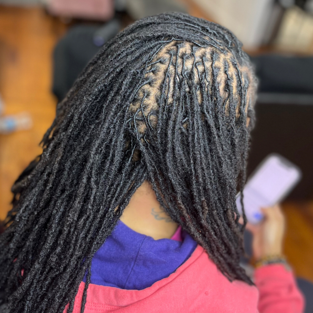 Micro Loc Retwist at Dee Did’em in Kinston, NC
