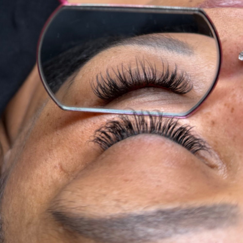 Fill: Hybrid Plus Set at Lash Essence in Brookfield, WI