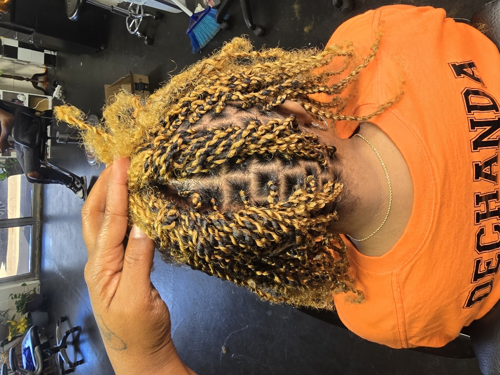 Spring Twists Medium Shoulder