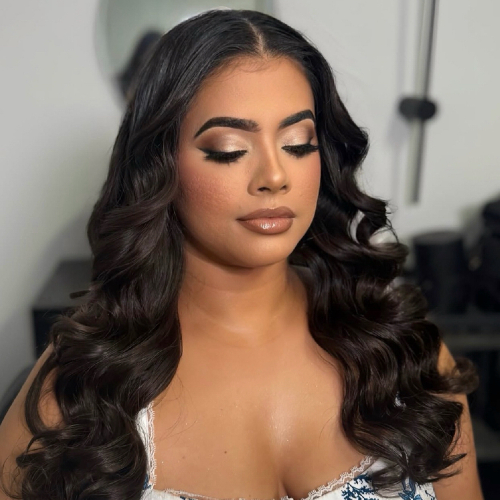 Makeup at Deluxe Beauty Spot in Miami Lakes, FL
