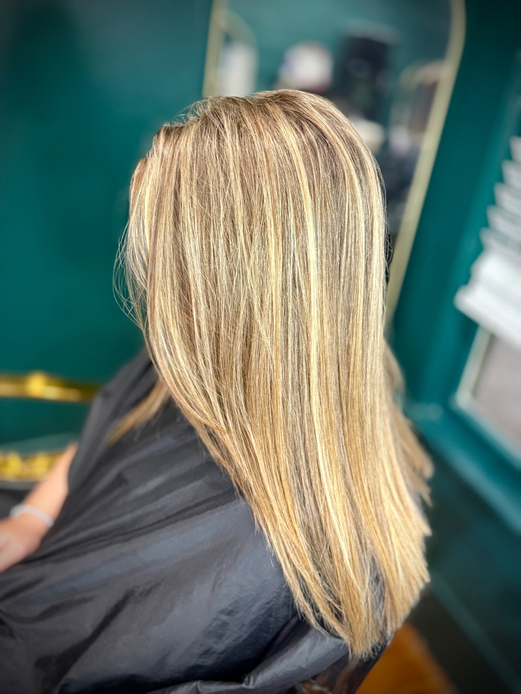 Full Highlight at Poppy & Mane Hair Studio w/Hair By SarahJayyy in Texas City, TX