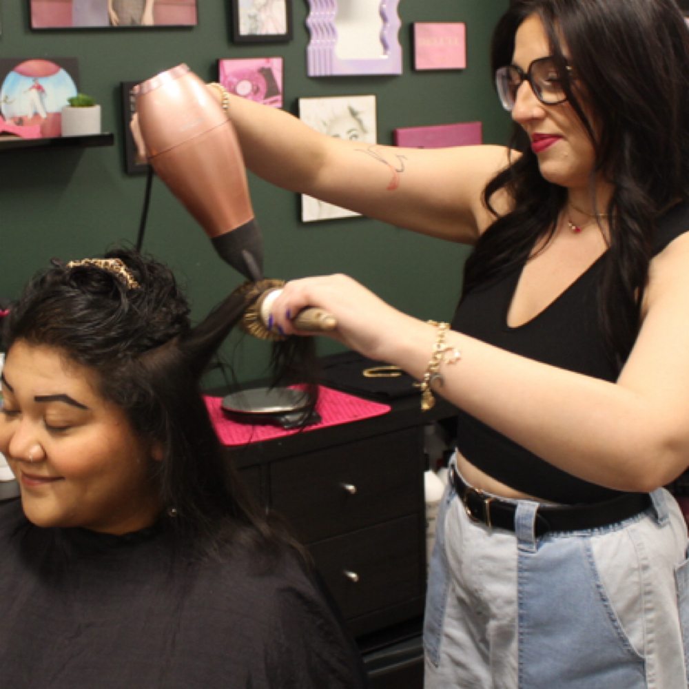 Shampoo Blowout at Styledbysi in Fort Worth, TX