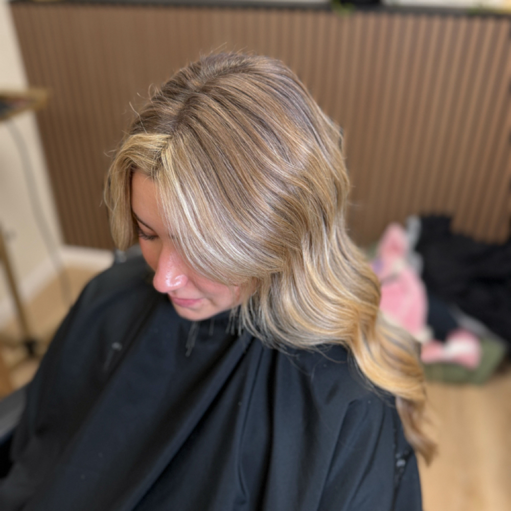 Face Framing Highlight at Lyndsy Pomerantz in Swansea, IL