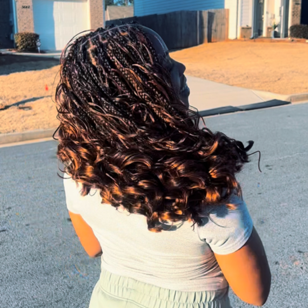 Small Bob Knotless w/french curls